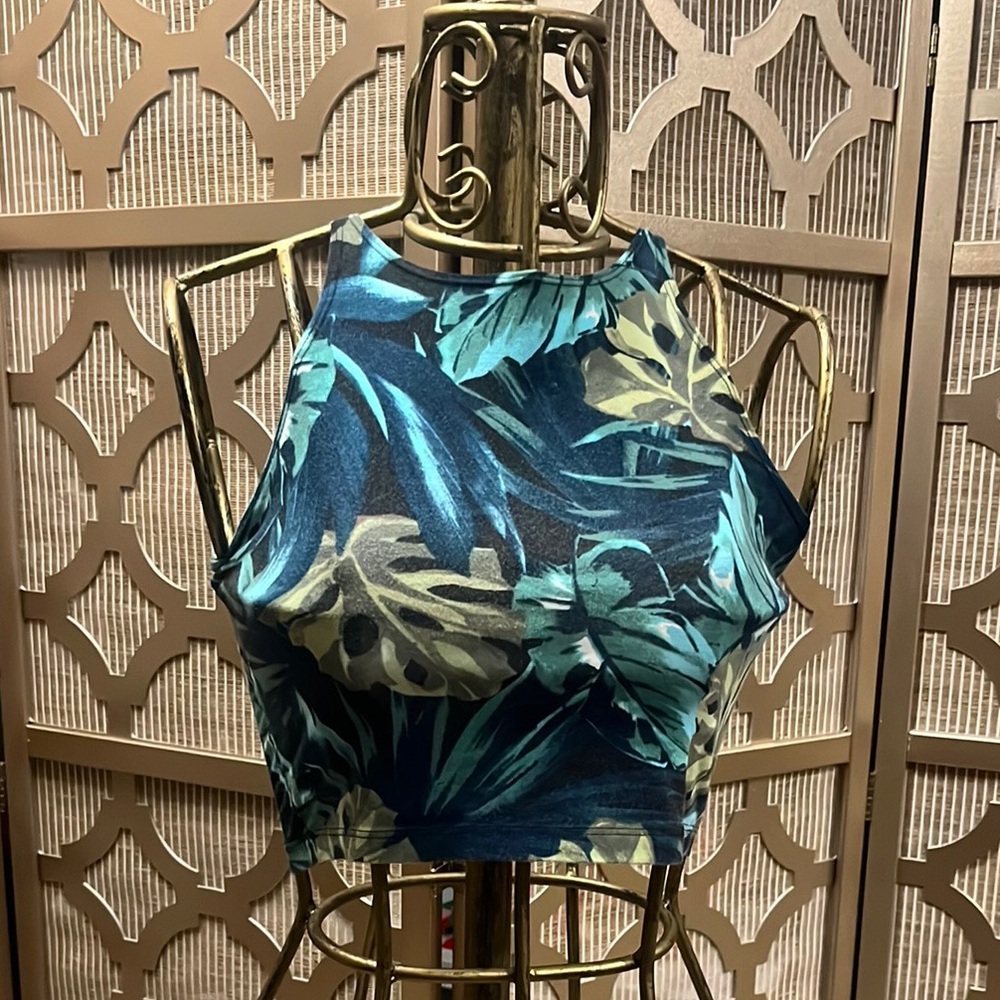 Tropical Leaf Print Sleeveless Crop
